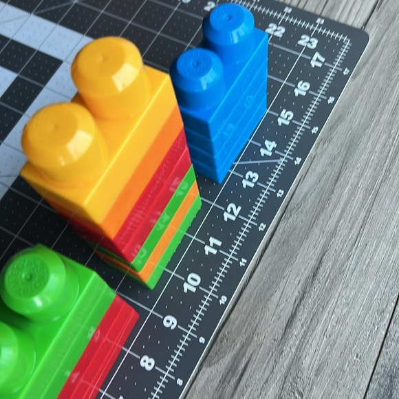 120+ MEGA BLOKS building brick toys 120+ pieces - Picture 7 of 8